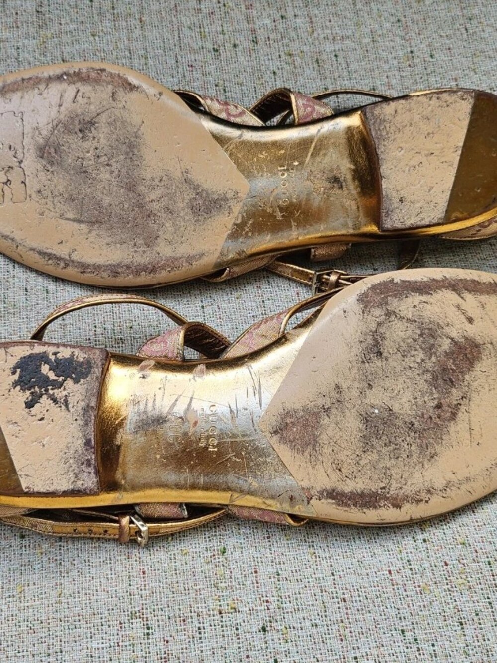 GUCCI Women Sandal Shoes Gold Leather Bumblebee Thong Size 9.5 Made in Italy - Picture 10 of 11